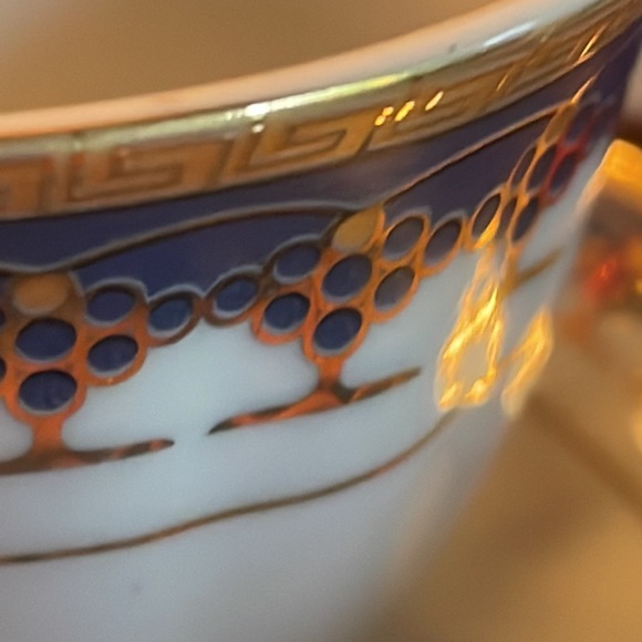 BEAUTIFUL VINTAGE D’LUSSO DEMITASSE TEACUPS AND SAUCERS - Picture 3 of 11